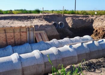 Para reducir el impacto de lluvias intensas y que el agua corra, el Gobierno Provincial avanza con obras en Caseros y General López