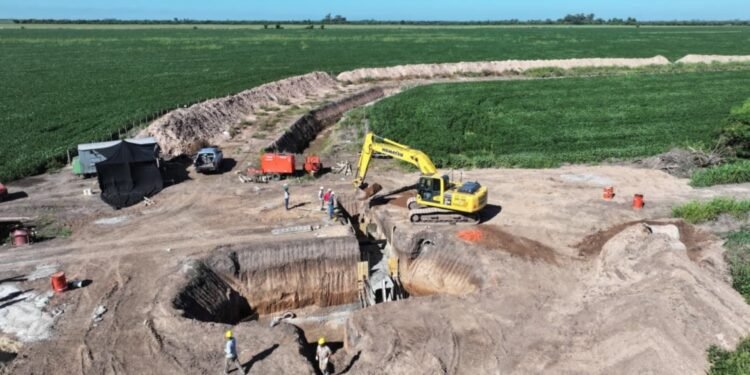Para fortalecer la producción y el drenaje: Provincia intensifica las obras hídricas sobre el Bajo Peretti