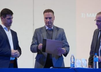 Rafaela: Provincia retomó la construcción de viviendas que abandonó Nación, entregó escrituras y licitó obras para el Instituto N° 2