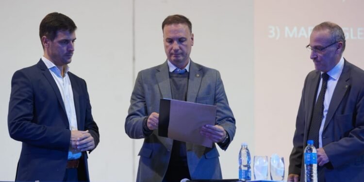 Rafaela: Provincia retomó la construcción de viviendas que abandonó Nación, entregó escrituras y licitó obras para el Instituto N° 2