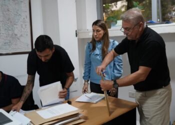 El Gobierno Provincial abrió ofertas para la compra de 10 retroexcavadoras destinadas al mantenimiento de rutas santafesinas