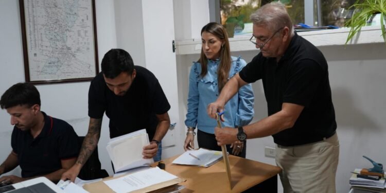 El Gobierno Provincial abrió ofertas para la compra de 10 retroexcavadoras destinadas al mantenimiento de rutas santafesinas