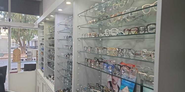 Ópticas suspenden la atención a afiliados de PAMI por falta de pago