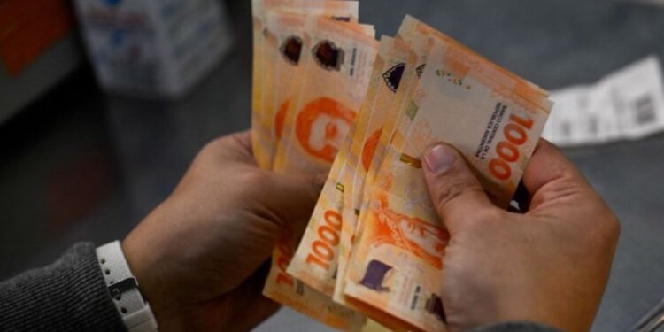 El salario real del sector privado registró una caída interanual del 5,9%