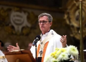 «A ver cuándo la vamos a cortar»: el duro mensaje del Arzobispo de Buenos Aires en la misa por Francisco