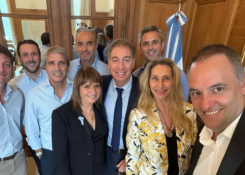 El Gobierno reúne a su mesa política para ordenar la agenda y blindar a Adorni en el Congreso
