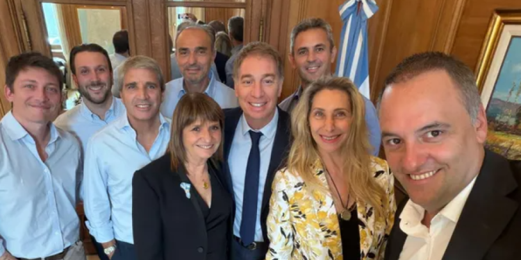 El Gobierno reúne a su mesa política para ordenar la agenda y blindar a Adorni en el Congreso