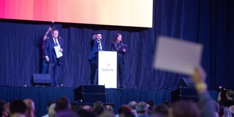 Un avión y 150 lotes a remate: Interés nacional por los bienes del delito en Santa Fe