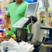 Homologaron la paritaria mercantil: empleados de comercio recibirán un aumento del 5%