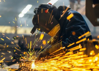 La industria metalúrgica volvió a caer en marzo y opera con su menor nivel de actividad en cuatro años