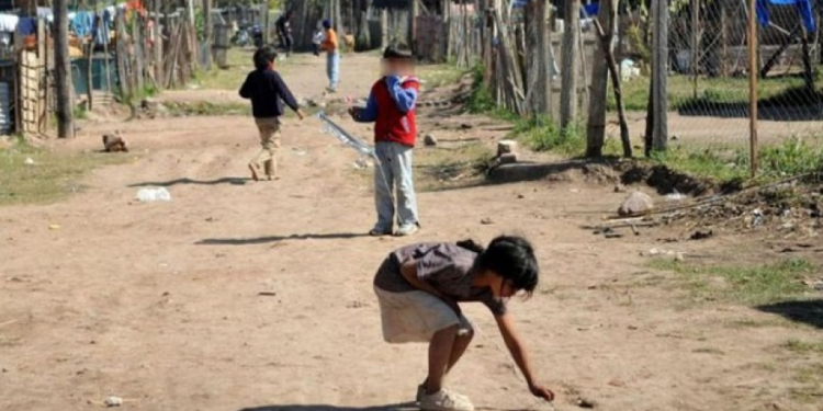 Pobreza infantil en Argentina: casi 6 de cada 10 niños son pobres y el 30% no accede a una alimentación adecuada