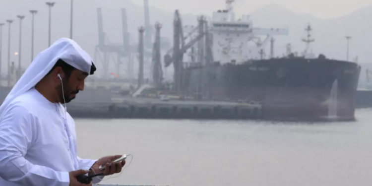 Golpe al mercado petrolero global: Emiratos Árabes anuncia su salida de la OPEP