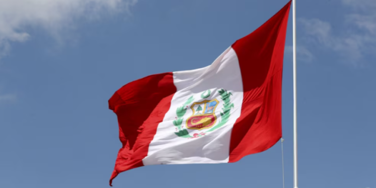 Perú votó sin mayorías y definirá su próximo presidente en balotaje