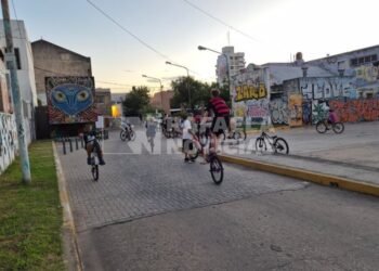 Vecinos de barrio 30 de Octubre piden regularizar la actividad stunt en el Paseo de las Artes