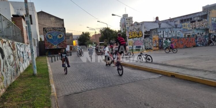 Vecinos de barrio 30 de Octubre piden regularizar la actividad stunt en el Paseo de las Artes