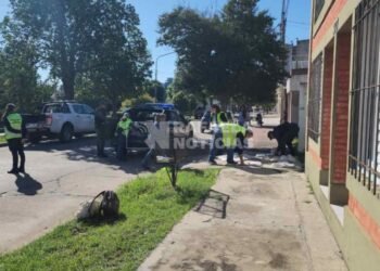 Importante operativo frente a la Plaza Honda por mercadería en mal estado