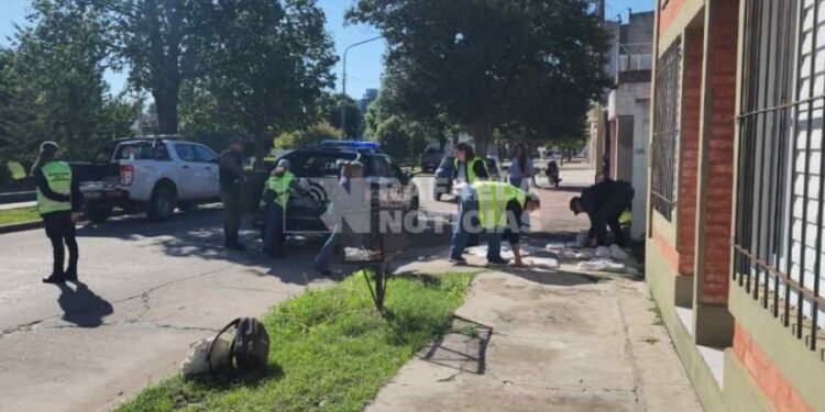 Importante operativo frente a la Plaza Honda por mercadería en mal estado