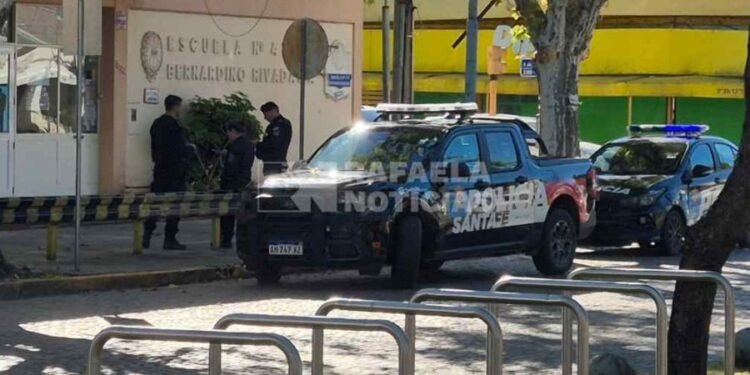 Despliegue importante de la policía en la Escuela Rivadavia de Rafaela
