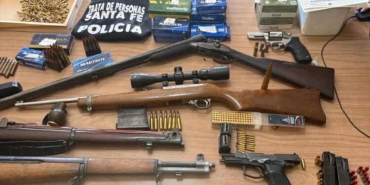 Prostitución, abuso sexual y un arsenal completo: dos detenidos por allanamientos en Casilda