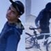 Se «coló» en un edificio antes de que se cerrara la puerta y robó una bicicleta