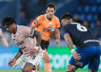 Unión rescató un empate en Liniers y sigue en zona de clasificación