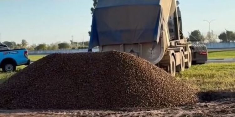 Tc en Rafaela: llegó la primera carga de leca para el Autódromo