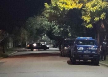 Intento de femicidio: un hombre fue a buscar a su expareja al trabajo, le disparó y se suicidó