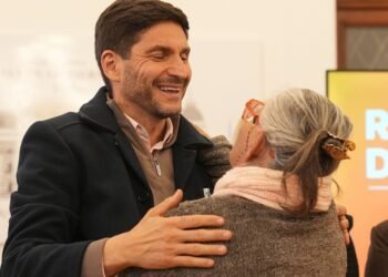 Pullaro entregó escrituras a vecinos de Santo Tomé y Santa Fe