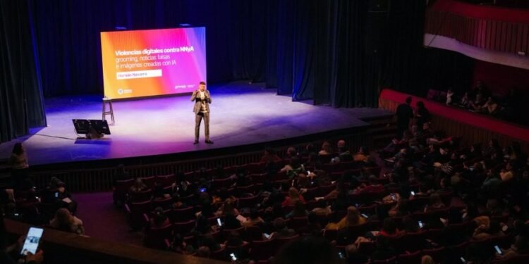 Educación digital: 1.500 directivos, docentes y familias participaron en charlas sobre violencias digitales