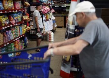 Advierten por la caída del consumo y el deterioro del salario