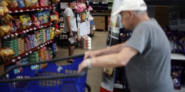 Advierten por la caída del consumo y el deterioro del salario