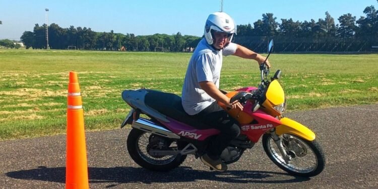 Seguridad Vial: la Provincia implementa un nuevo examen práctico para obtener la licencia de conducir motos