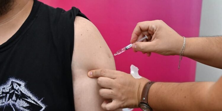 Salud: la campaña de vacunación antigripal ya alcanzó a casi 350.000 santafesinos