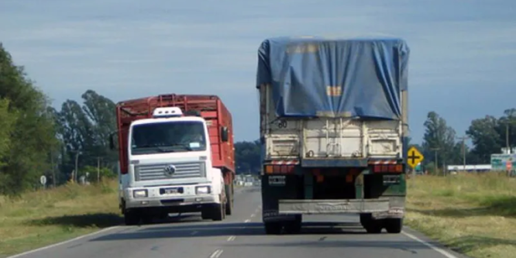 El congelamiento del combustible atenuó la escalada de costos en el transporte de cargas