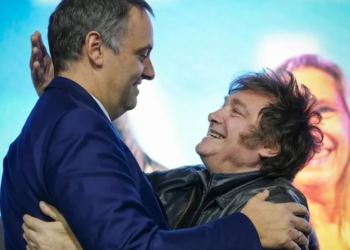 Javier Milei recibe a Adorni en Olivos