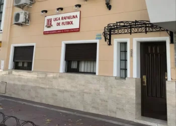 Liga Rafaelina de Fútbol: se abre la fecha 11 con un clásico