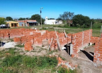 En Moisés Ville, la gestión de Pullaro avanza con la construcción de nuevas viviendas
