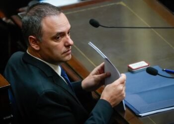 Parrilla de 15 mil dólares y mármol travertino: la lista de gastos que complica a Manuel Adorni en la Justicia