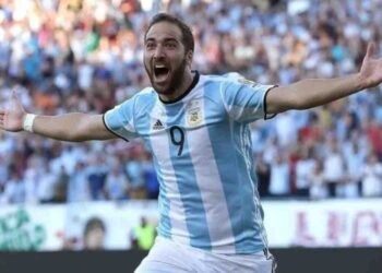 Gonzalo Higuaín reapareció en una tienda de Miami con un aspecto irreconocible