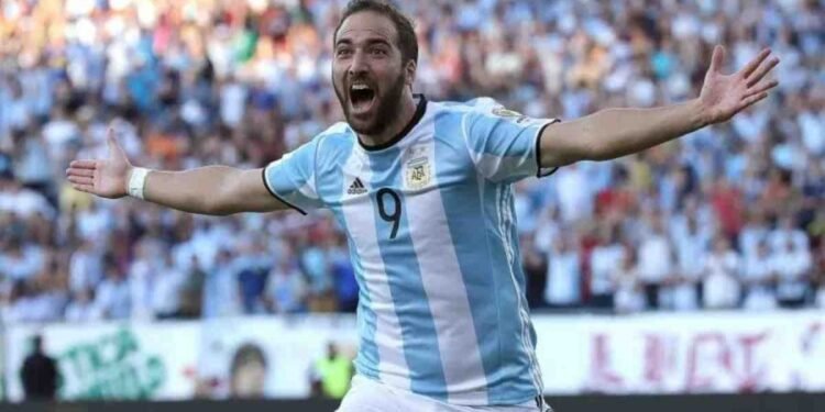 Gonzalo Higuaín reapareció en una tienda de Miami con un aspecto irreconocible