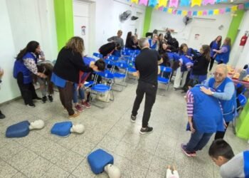 Capacitación en RCP y uso de DEA para personal de jardines municipales
