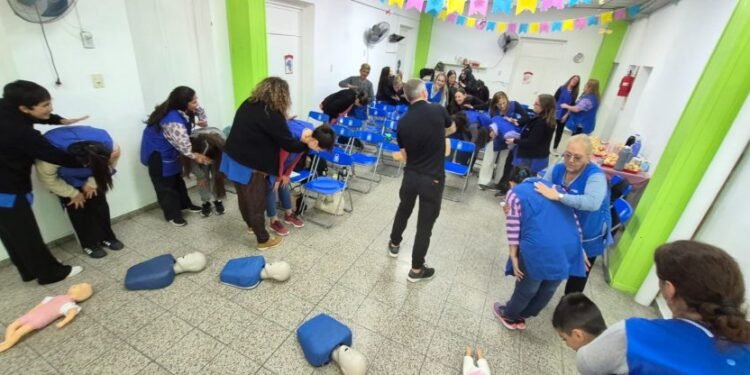 Capacitación en RCP y uso de DEA para personal de jardines municipales