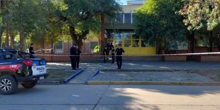 Giro inesperado en el crimen de la escuela de San Cristóbal: ¿Qué ocultaba un menor a mil kilómetros de distancia?