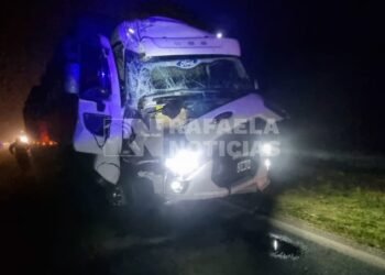 Entre la neblina, dos camiones protagonizaron un duro choque en la Ruta 34
