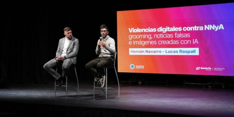 Educación digital: 1.500 directivos, docentes y familias participaron en charlas sobre violencias digitales contra niñas, niños y adolescentes