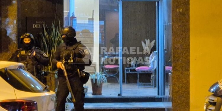 URGENTE – Impactante despliegue policial en Rafaela: 10 allanamientos por las balaceras de los últimos días