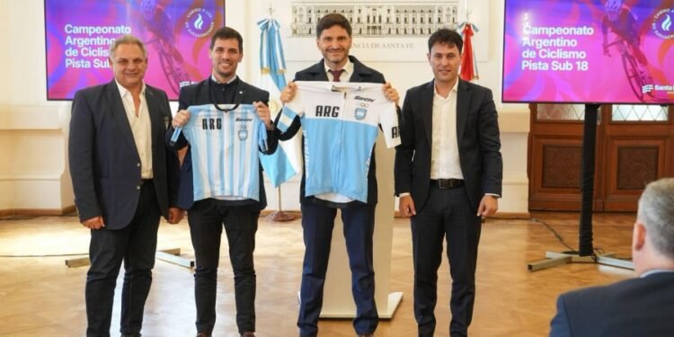 Pullaro presentó el Argentino de Ciclismo que estrenará el nuevo velódromo de Rafaela