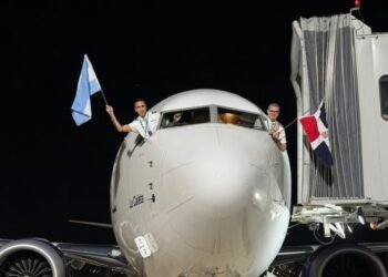 Arajet debutó en Rosario y conecta a la región con el Caribe y 30 destinos más