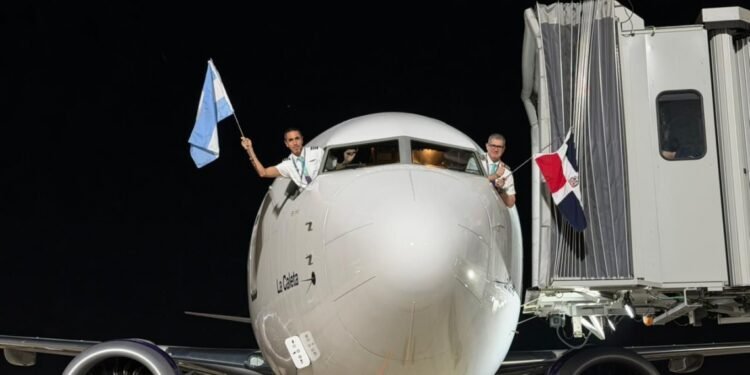 Arajet debutó en Rosario y conecta a la región con el Caribe y 30 destinos más