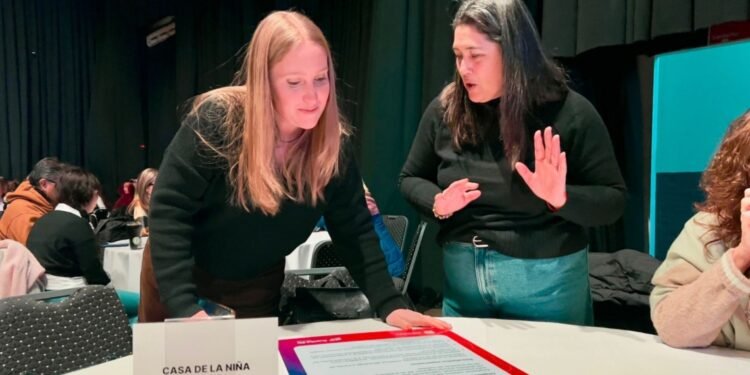 Provincia capacitó a más de 800 trabajadores y trabajadoras para fortalecer los cuidados de niñas, niños y adolescentes